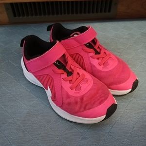 Nike girls shoe 12.5